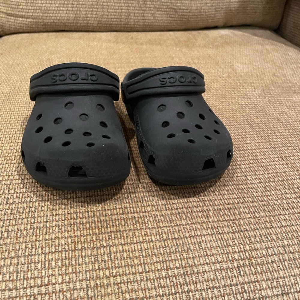 Crocks - Size Small 6